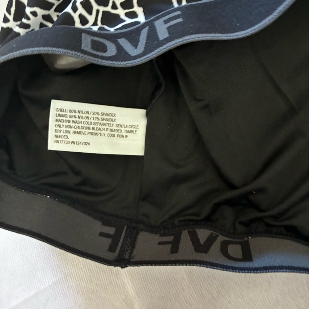 Diane Von Furstenberg x Target Cracked Glass Racerback Sports Bra Size M - Picture 10 of 10